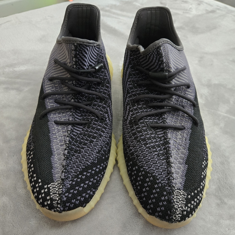 YEEZY BOOST 350 V2 CARBON